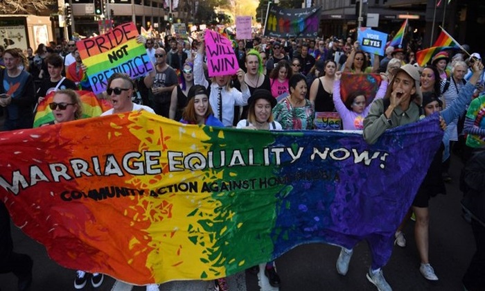 Foto tirada em 10 de setembro de 2017 mostra manifestantes em protesto a favor do casamento entre o mesmo sexo, em Sydney. Foto: Daniel de Carteret/AFP