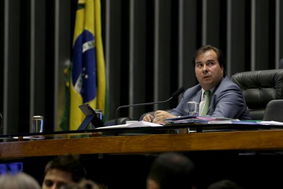 O presidente da Cmara, Rodrigo Maia, diz que a Casa pode analisar em fevereiro de 2018 novo projeto contra trfico de armas e drogas. Foto: Wilson Dias/Agncia Brasil