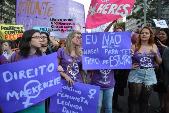 Mulheres protestam contra PEC 181 que pode criminalizar o aborto, na Avenida Paulista. Foto: Rovena Rosa/Agncia Brasil