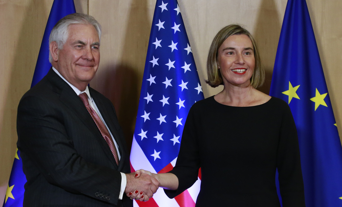 Federica participou de reunio com o secretrio de Estado dos EUA, Rex Tillerson. Foto: OLIVIER HOSLET POOL/AFP