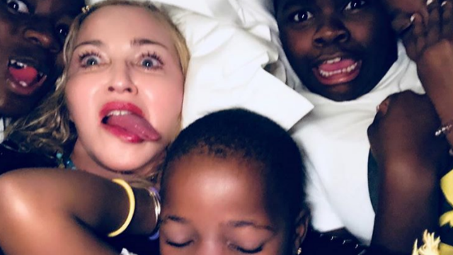 Madonna se diverte com filhos em imagem divulgada nas redes sociais. Foto: Instagram/Reproduo