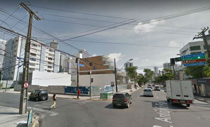 Motorista fugiu de bloqueio montado no cruzamento das avenidas Conselheiro Aguiar e Antnio Falco, em Boa Viagem. Foto: Reproduo/ Google Maps