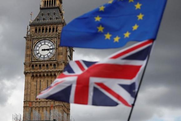 Bandeira do Reino Unido e da Unio Europeia em Londres. Foto: REUTERS/Tolga Akmen