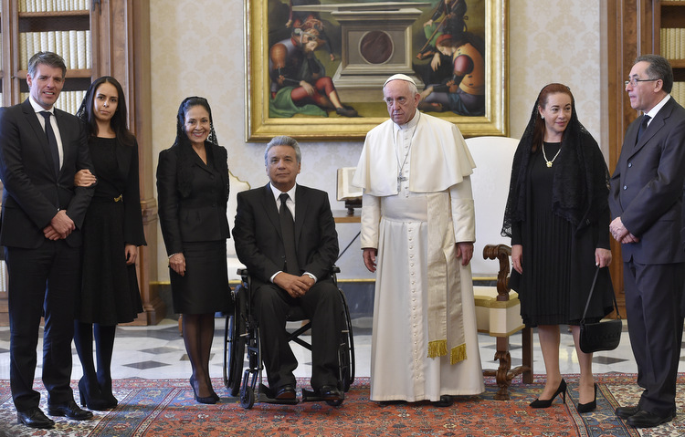 Papa Francisco se rene com o presidente do Equador para discutir segurana da Amaznia (Andreas Solaro / POOL / AFP)