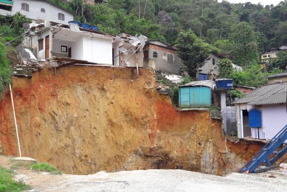Rio de Janeiro - Deslizamento de terra na BR-040, que liga o Rio de Janeiro a Juiz de fora. Foto: Divulgao/Arquivo Prefeitura de Petrpolis