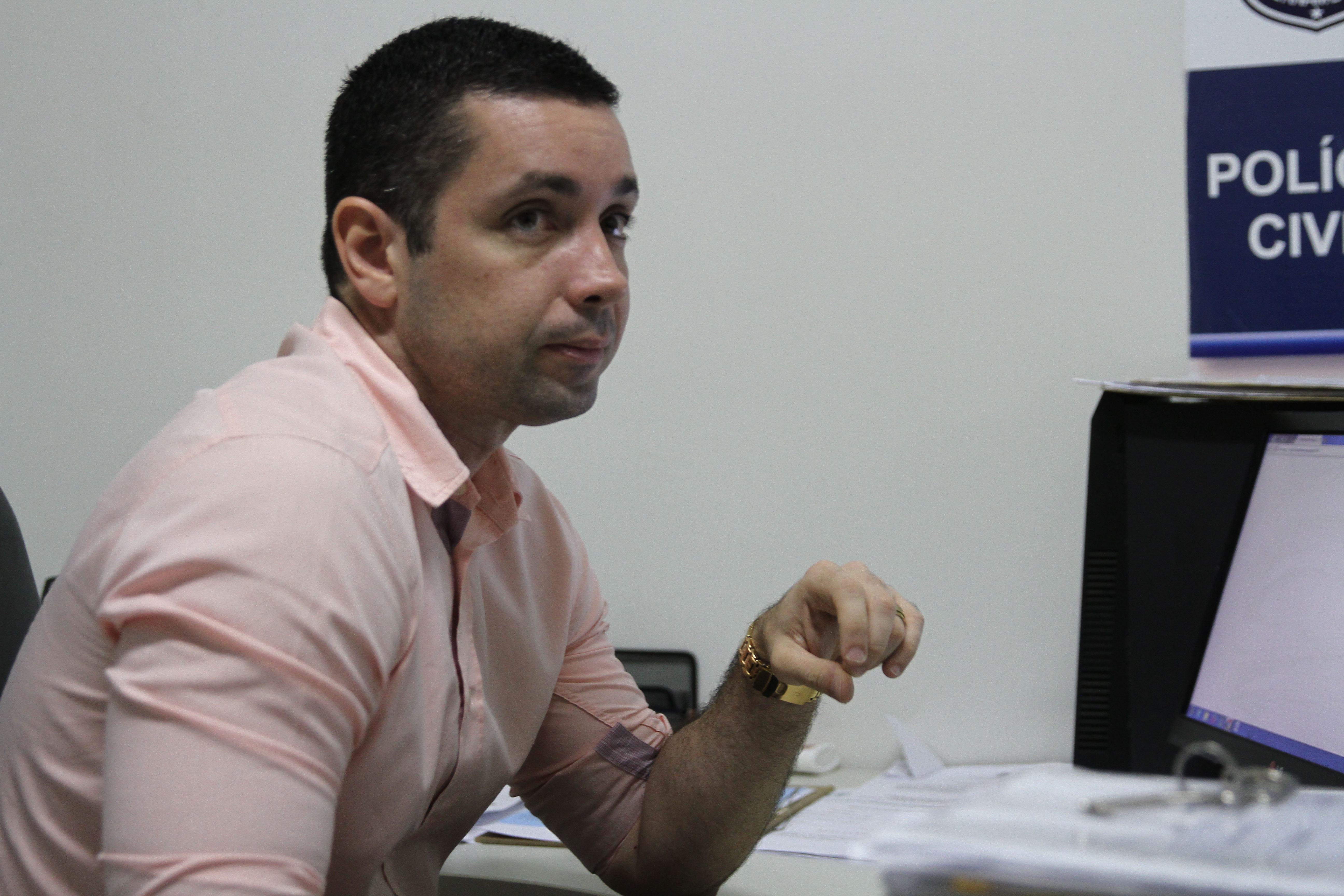 O delegado Carlos Couto investiga o caso. Foto: Julio Jacobina/DP (O delegado Carlos Couto investiga o caso. Foto: Julio Jacobina/DP)