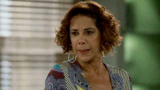 Lgia decide fugir e pede ajuda a Athade. Foto: TV Globo/Reproduo