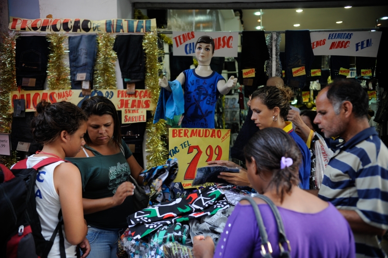 Se houver defeito, o Cdigo de Defesa do Consumidor garante o direito de troca. Foto: Arquivo/Agncia Brasil 
