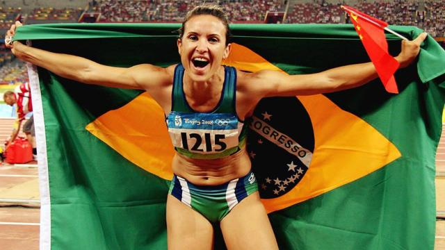 Atleta foi campe olmpica de salto em distncia em Pequim (2008). Foto: AFP/Reproduo