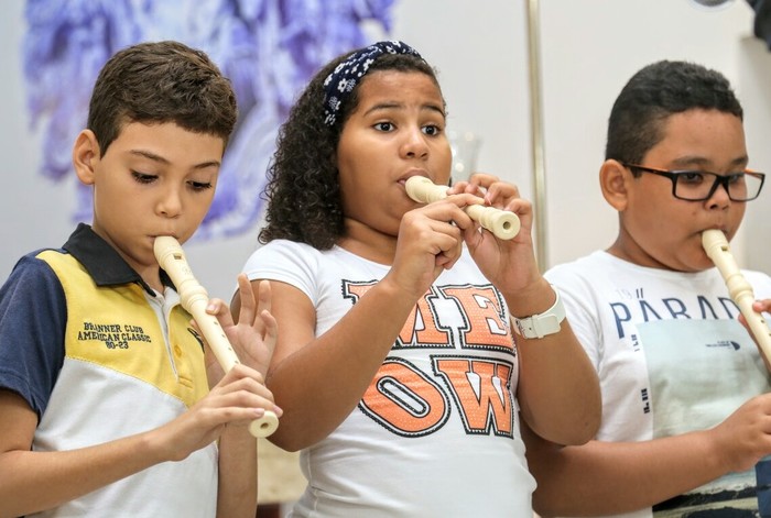 So oferecidos cursos de musicalizao infantil para crianas entre 9 e 10 anos e de musicalizao bsica, para pessoas a partir de 11 anos. Foto: Prefeitura do Cabo/Divulgao