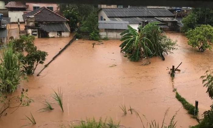 Casas foram inundadas durante o temporal
(foto: Corpo de Bombeiros/Divulgao)