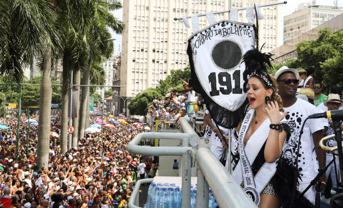 Atriz Leandra Leal participa de desfile do bloco Bola Preta. Crdito: Hudson Pontes/ Riotur
