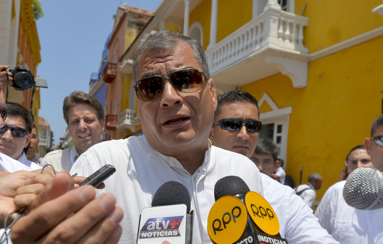 Ex-presidente Rafael Correa pode ser impedido de voltar ao poder aps deixar o posto, no ano passado. Foto: Luis Robayo / AFP