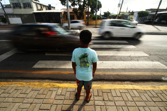 O público infantil é vítima de uma urbe que não se prepara para recebê-lo. Foto: Peu Ricardo/DP.  (Peu Ricardo/DP. )