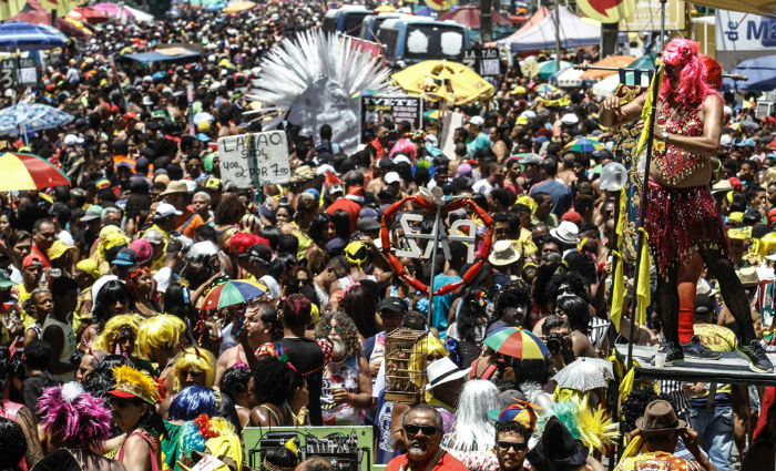 A organizao do bloco estima que 300 mil pessoas tenham participado do evento. Foto: Rafael Martins/DP