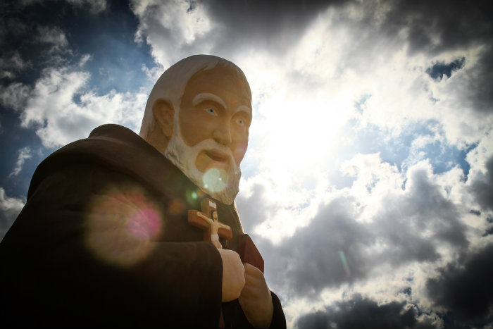 Capuchinho nascido na Itlia j  considerado santo pelos devotos no Nordeste. Foto: Paulo Paiva/ DP