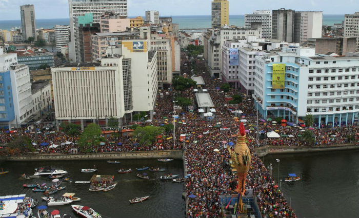 Galo consolida reinado no 41 desfile pelas ruas do Recife. Foto: Paulo Paiva/ DP