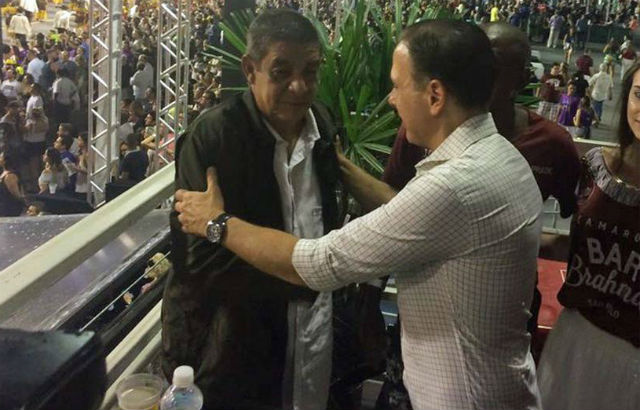 Zeca Pagodinho e Joo Dria no camarote: constrangimento. Foto: Facebook/Reproduo
