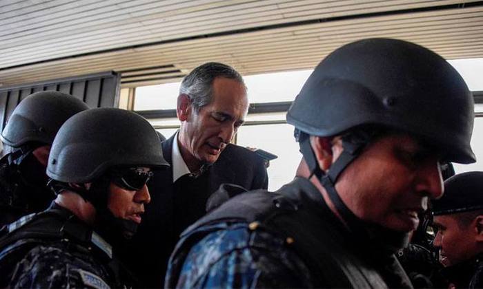 Ex-presidente da Guatemala lvaro Colom foi preso preventivamente, acusado de corrupo. Foto: AFP / JOHAN ORDONEZ