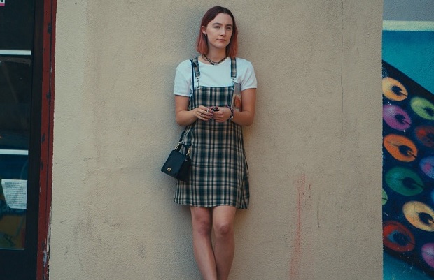 Concorrendo ao Oscar de Melhor Atriz, Saoirse Ronan convence no papel de adolescente complicada. Foto: Universal Pictures/Divulgao