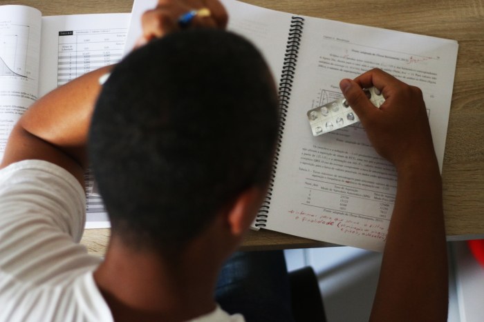 Com episdios de taquicardia e mos trmulas, engenheiro eletricista encontrou na academia dificuldades que nem o mercado lhe trouxe. Foto: Gabriel Melo/Esp.DP. 