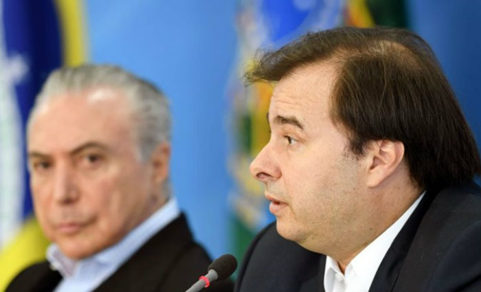 O presidente da Cmara voltou a afirmar que Temer sugeriu, em conversa no ltimo fim de semana no Rio. Foto: Evaristo S/AFP (Foto: Evaristo S/AFP)