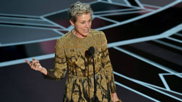 No palco do Oscar, Frances McDormand pediu apoio pela poltica do Inclusion Rider. Foto: Kevin Winter/Divulgao