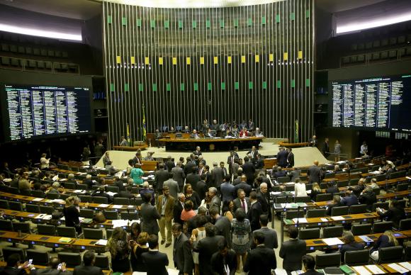 Com janela partidria, deputados federais podem trocar de partido sem risco de perder mandato. Foto: Wilson Dias/Agncia Brasil