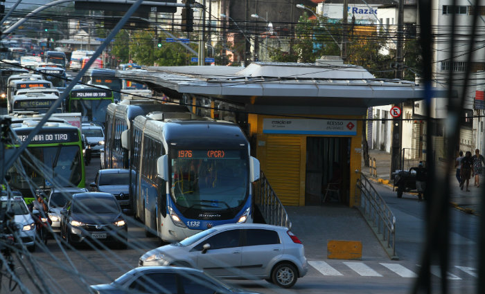 So ruas que foram construdas para carroas e que hoje j vivem congestionadas pelos carros que nelas circulam. Foto: Peu Ricardo/DP (Foto: Peu Ricardo/DP)