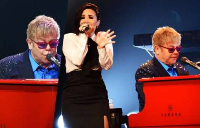 Elton John e Demi Lovato dividiram o palco em 2016. Foto: Twitter/Reproduo