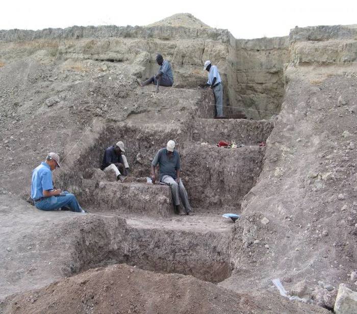Pesquisadores detectaram, na Bacia Olorgesailie, sinais de atividades ocorridas h 320 mil anos, como a criao e a troca de ferramentas (Foto: Instituto Smithsonian/Divulgao)
