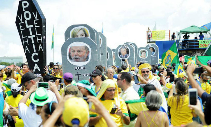 Defensores do pensamento liberal comearam a se fortalecer a partir dos protestos de 2013 e, na sequncias, as manifestaes pr-impeachment da presidente Dilma Rousseff. Foto: Bruno Peres/Esp CB (Foto: Bruno Peres/Esp CB)