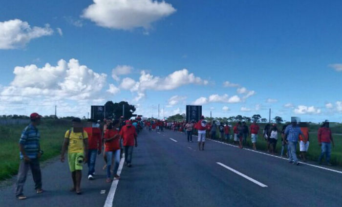 MST bloqueia BR-101 em Goiana em protesto contra presidente Temer. Foto: PRF/ Divulgao