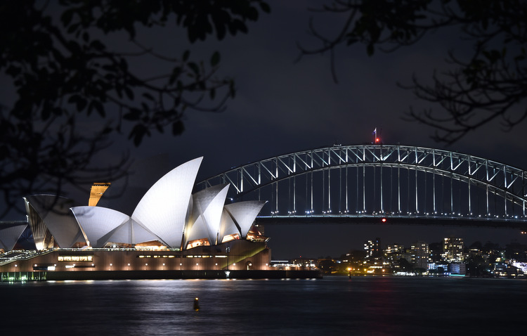 pera e a ponte da Baa de Sydney ficaram apagadas durante 60 minutos. Foto: Peter Parks / AFP