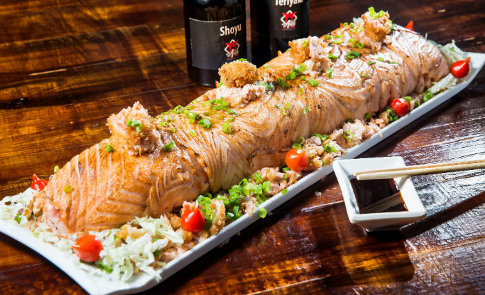 O temaki de 50 centímetros pode ser encontrado no Aika Sushi (Pina). Foto: Aderval Jr/Divulgação (Foto: Aderval Jr/Divulgação) O temaki de 50 centímetros pode ser encontrado no Aika Sushi (Pina). Foto: Aderval Jr/Divulgação (Foto: Aderval Jr/Divulgação)