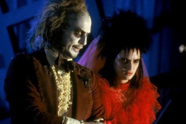 Michael Keaton e Winona Ryder protagonizaram o filme, lanado em 1989 (foto: Warner Bros/Divulgao)