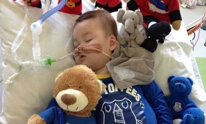 Alfie Evans, de 22 meses, est hospitalizado desde dezembro de 2016. O beb tem uma doena neurolgica degenerativa rara que no foi definitivamente diagnosticada. Foto: Reproduo