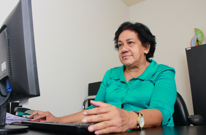 Em rdio, Cndida foi de tudo: telefonista, pesquisadora de rua daquelas que transmitem a vontade do ouvinte para ir ao ar. Foto: Thalyta Tavares/Esp.DP