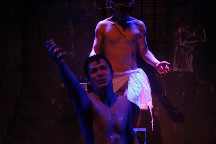 Os atores retratam em monlogos a vida dos detentos antes do massacre. Fotos: Wilson Lima/Divulgao