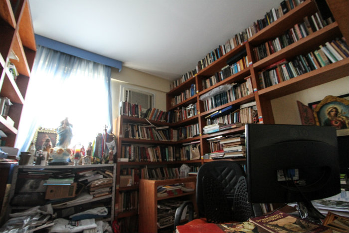 %u201CNa minha casa, os livros estavam nas cadeiras, estantes, at banheiros. Aonde eu estivesse tinha livro", diz escritor. Foto: Paulo Paiva/DP