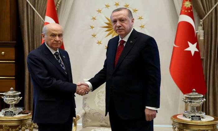 Presidente turco Recep Tayyip Erdogan recebe lder do MHP Devlet Baheli. Foto: Yasin Bulbul/AFP