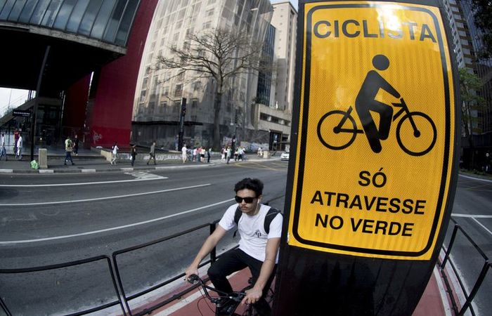 A ciclovia da Avenida Paulista permite que o ciclista percorra vias exclusivas da Zona Oeste at a Zona Sul da cidade  - Marcelo Camargo/Agncia Brasil
