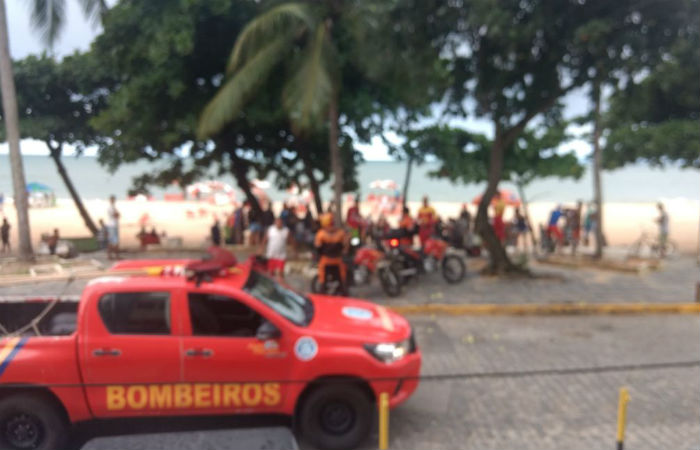 Corpo de Bombeiros foi acionado no domingo (15) para atender uma vtima de ataque de tubaro em Jaboato dos Guararapes, na praia de Piedade, na altura da Igrejinha. Foto: Cortesia/WhatsApp