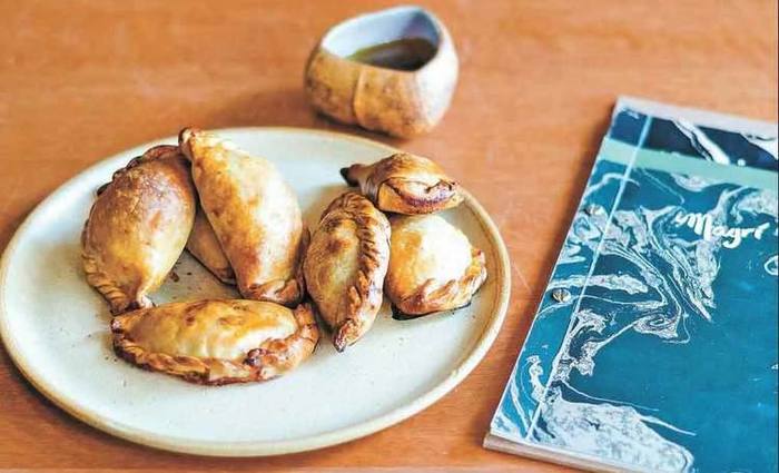 Empanada de carne de porco com abacaxi caramelizado e caf. Foto: Juliana Felix/Divulgao