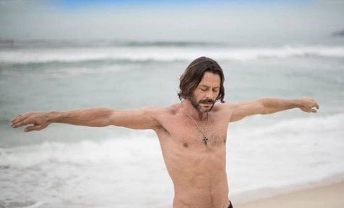 Theo almejava interpretar o papel de 'Jesus Cristo' na novela. Foto: Reproduo/Instagram 