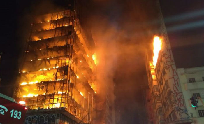 O incndio que comeou na madrugada de tera-feira. Foto: Corpo de Bombeiros de So Paulo