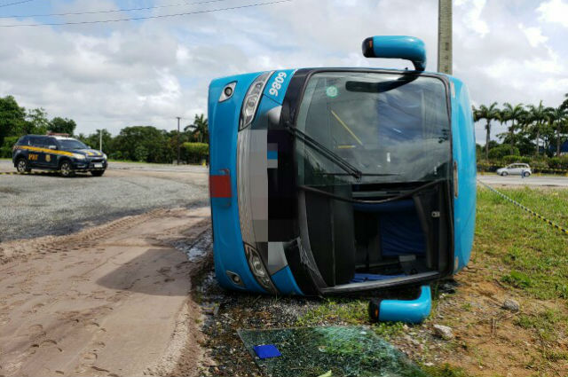 Ônibus que seguia para Natal tomba na BR-101 Norte | Local: Diario de  Pernambuco