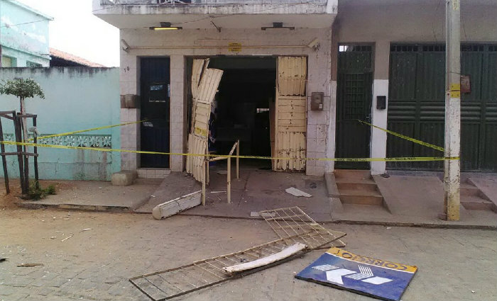 Fachada da agncia destruda pelos explosivos. Foto: Polcia Federal/Divulgao