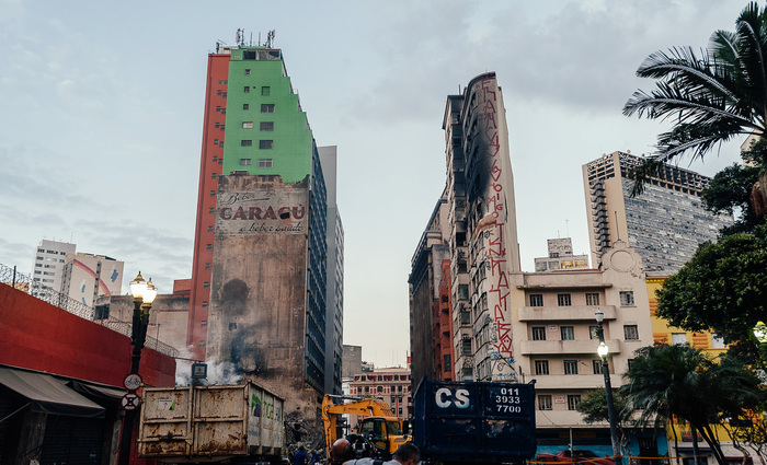 Bombeiros consideram, agora, que seis pessoas possam estar ainda sob os escombros. Foto: Leon Rodrigues/SECOM