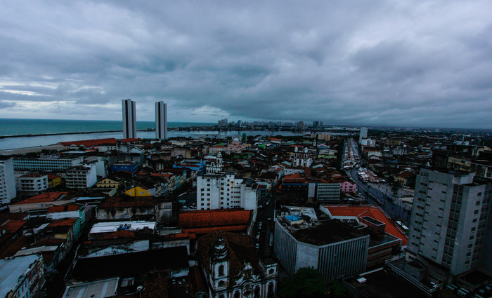 Capital pernambucana segue com tempo nublado hoje, de acordo com a Apac. Foto: Thalyta Tavares/Esp.DP
